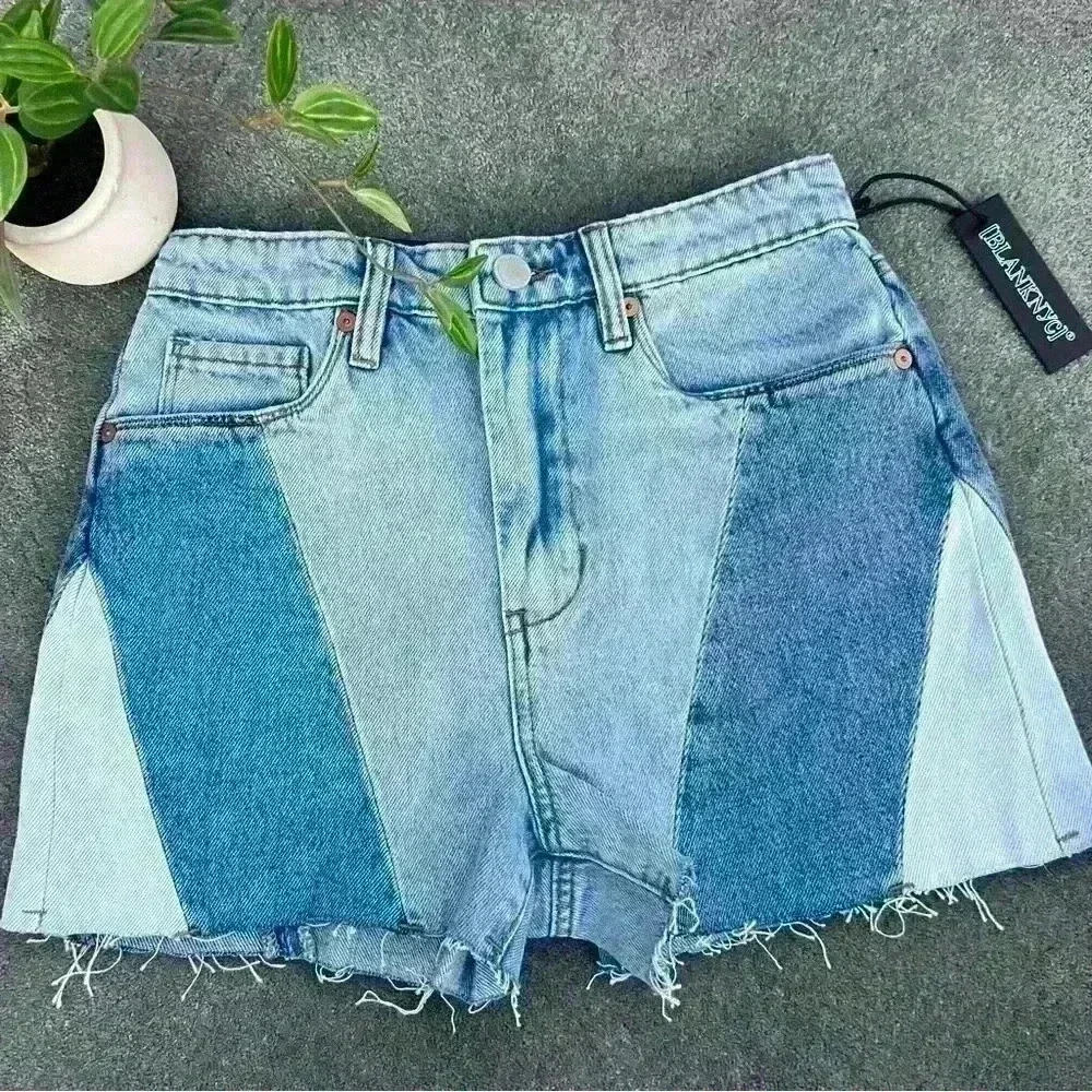 NEW BLANK NYC (MSRP:$88)The Reeve High Rise Ribcage tricolor raw hem jean shorts